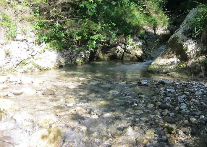 Geraeumiges Inmitten Der By Interhome بيت للعطل *