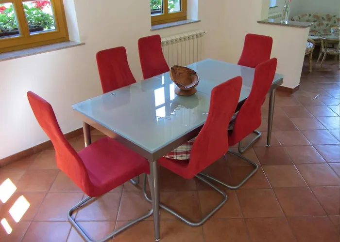 Geraeumiges Inmitten Der By Interhome بيت للعطل *