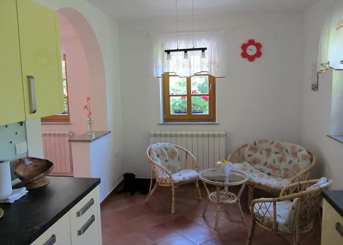 Geraeumiges Inmitten Der By Interhome بيت للعطل Dolenja Trebusa