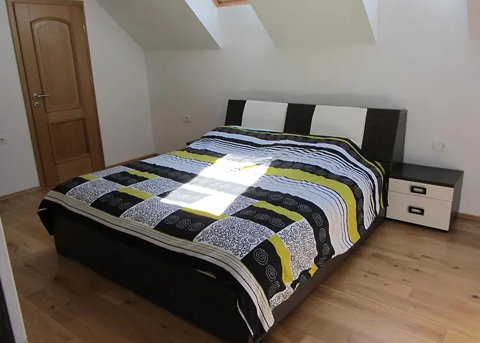 Geraeumiges Inmitten Der By Interhome بيت للعطل *